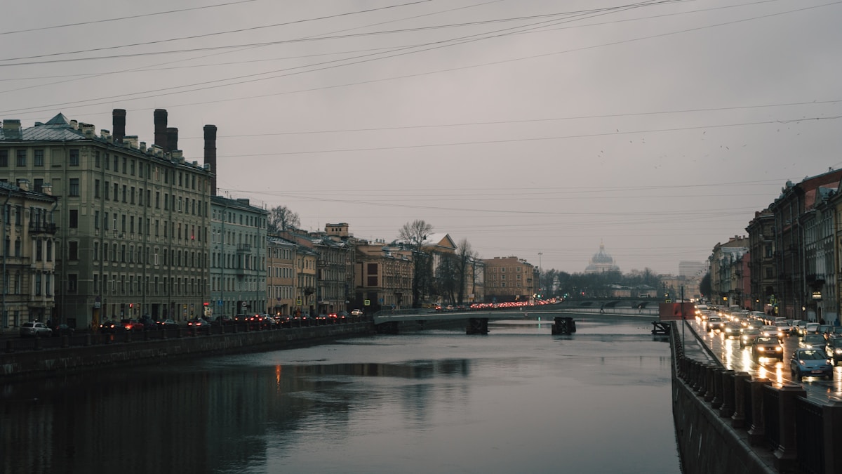 Набережная Санкт-Петербурга вечером